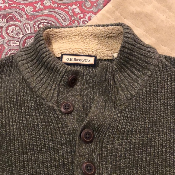 Green sweater - Picture 1 of 4